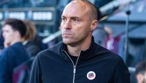 Ligue 2: après la montée, le coach du SCO Angers rend hommage à sa femme décédée, cette année