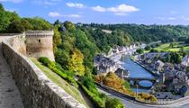 Les petites villes françaises les plus recherchées par les voyageurs cette année sont...