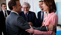 Élections européennes : Emmanuel Macron aux côtés de Valérie Hayer sur la couverture de son programme