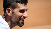 Tennis : Djokovic, assommé par une gourde, «va bien» et donne rendez-vous à dimanche