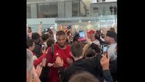 Ligue 1 : les joueurs du Stade Brestois accueillis en héros à l’aéroport de Brest