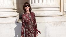 Charlotte Gainsbourg sublime l’esthétique Saint Laurent à la Fashion Week