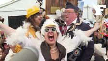 Les carnavaliers de Dunkerque couronnent la championne du monde du cri de la mouette