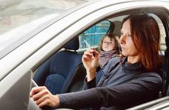 Fumer en voiture : quels dégâts sur les poumons des enfants ?