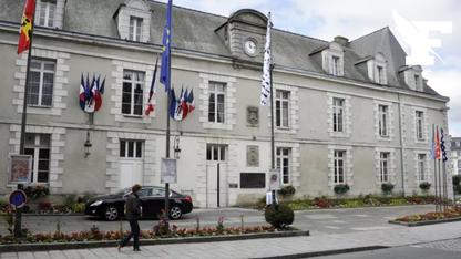 Bretagne: un élu local démissionne de la mairie après avoir photographié une personne dans les toilettes d’un supermarché