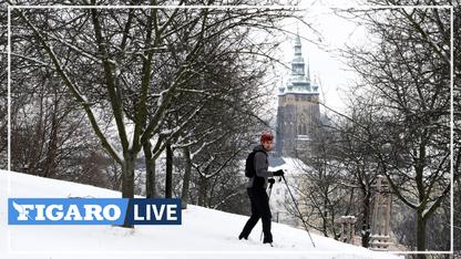 En images, Prague recouverte d’un épais manteau blanc après de fortes chutes de neige