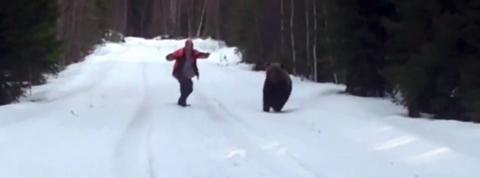 Comment effrayer un ours en train d'attaquer