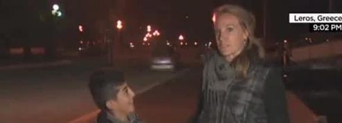 Un enfant interrompt une reporter de CNN en direct