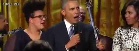 Barack Obama chante quelques notes en hommage à Ray Charles