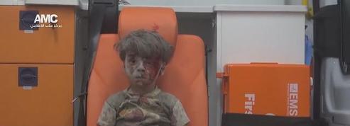 Le visage bouleversant d'Omran, 5 ans, victime de la guerre à Alep