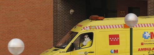 Ebola en Espagne : l'infirmière aurait été en contact avec son gant infecté