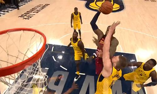 Top 10 Lebron James Sauve Les Apparences Avec Le Dunk De La Nuit