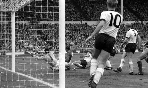 11 juillet 1966, le champion anglais contesté