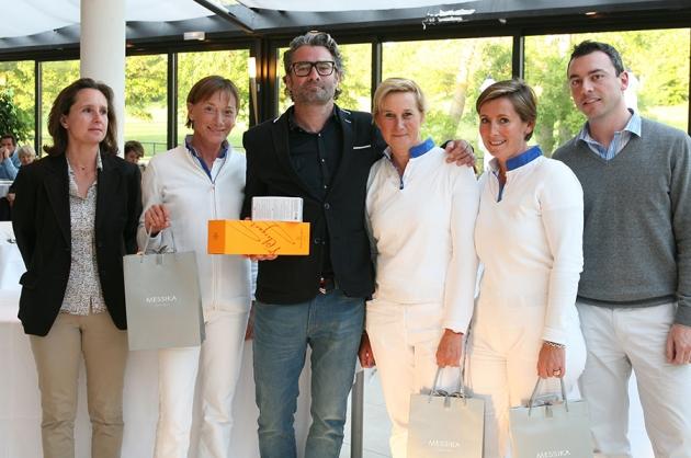 Les vainqueurs en net, Fabien Donoyan, Virginie Perrachon, Sylvie Lagrost, Guislaine de Fromont, reçoivent un bijou griffé du joaillier Messika (Karin Dilthey). 