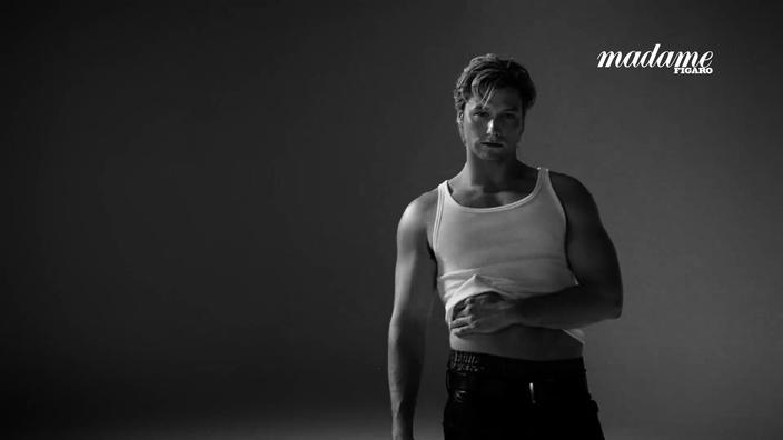Stephen Kalyn, star de la série Off Campus, fait monter la température dans la nouvelle campagne Verizon
