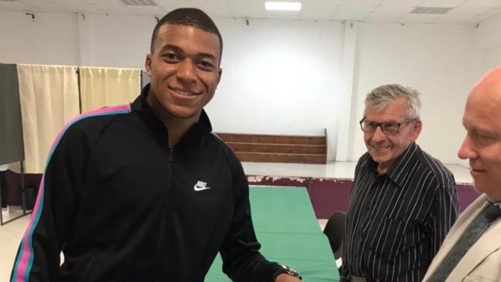 En Bon Citoyen Mbappe A Vote Aux Elections Europeennes Avant De Rejoindre Les Bleus Ligue 1 Football