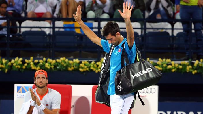 Contraint d'abandonner à Dubaï, Djokovic n'égalera pas Lendl
