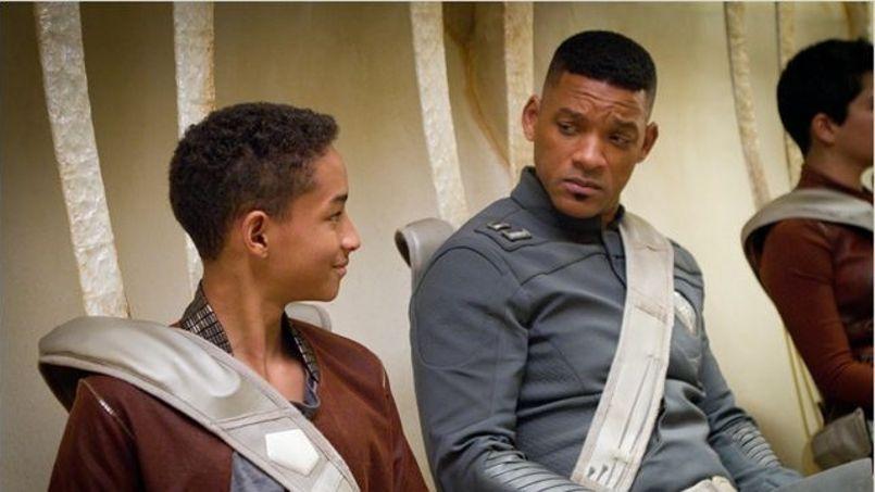 Will Smith et son fils Jaden Smith dans After Earth.
