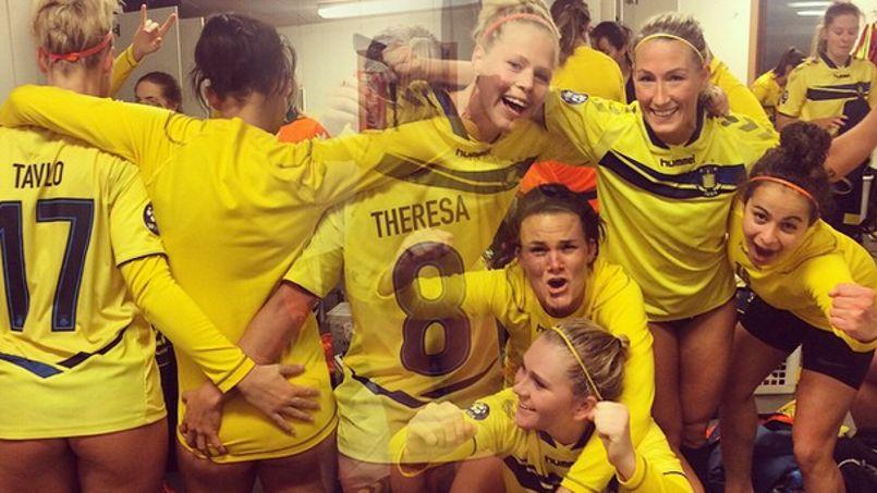 équipe Du Danemark Féminine De Football Joueuses Les joueuses d'un club de foot danois postent une photo d'elles… sans short