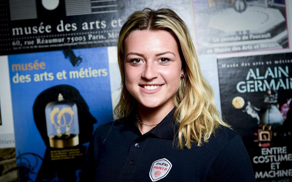 Matylde 19 Ans A Du Feu Dans Les Jambes