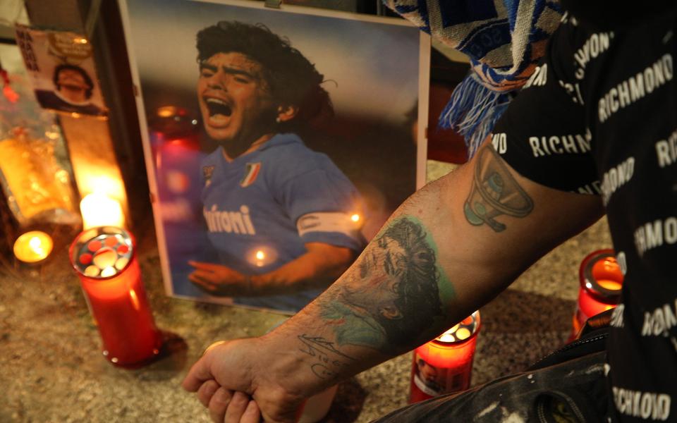 Mort de Maradona : le monde pleure la légende argentine - Football