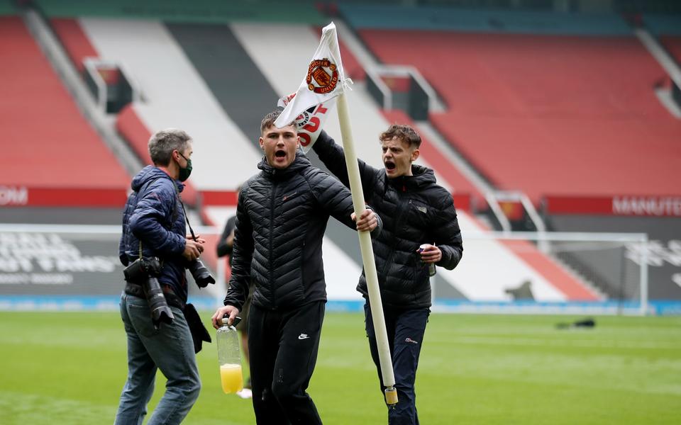 Quand la colère des fans de Manchester United déborde ...