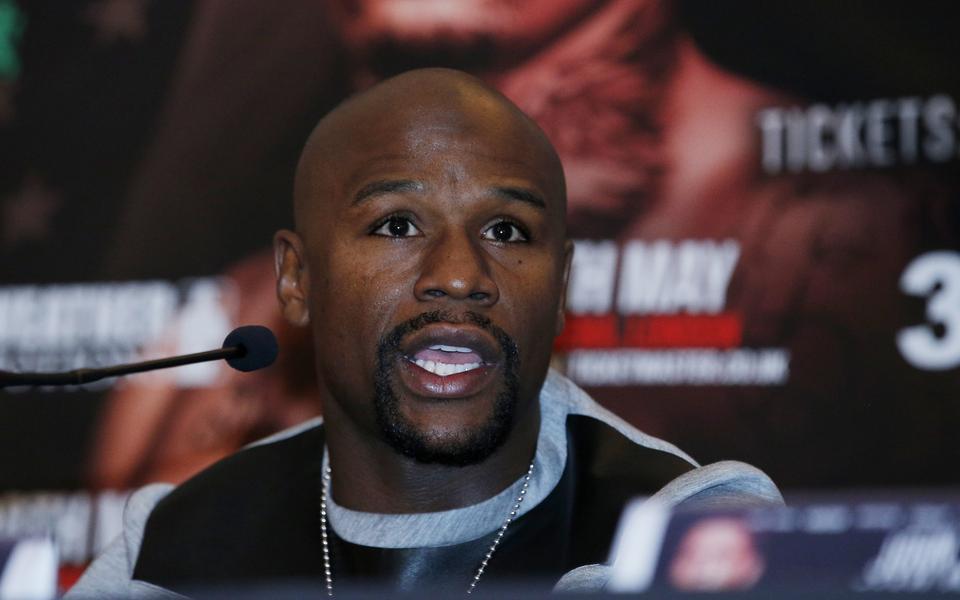 L'ex-champion du monde de boxe Floyd Mayweather va payer les funérailles de George Floyd