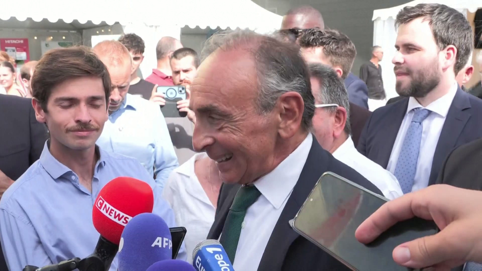 Présidentielle 2027 : «Quand je devrais annoncer ma candidature, je l'annoncerai», déclare Eric Zemmour