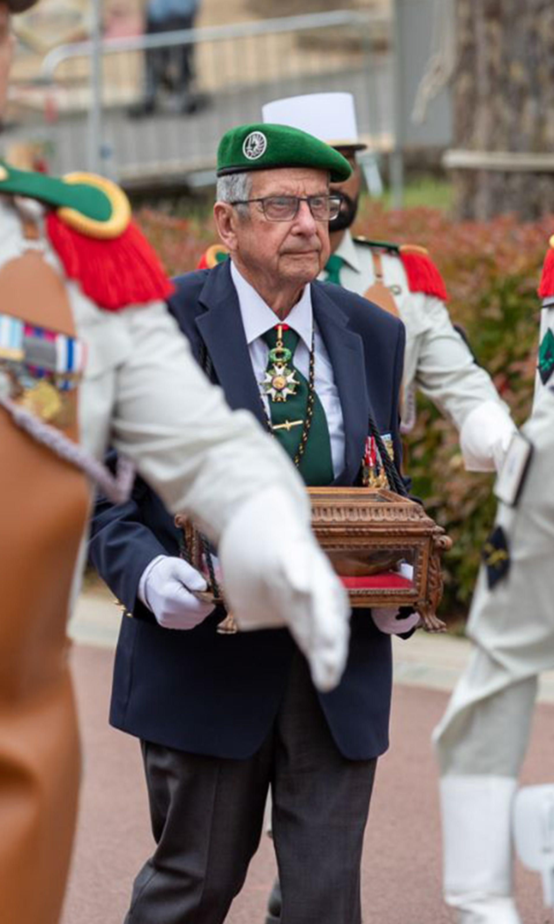 Le Père Lallemand, aumônier aux mille vies, Grand'Croix de la Légion d'honneur