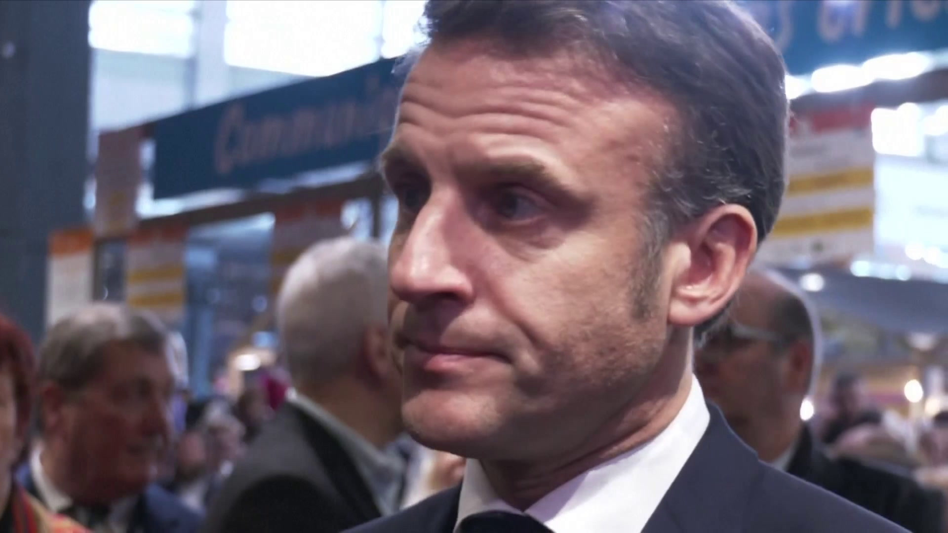 C8 et NRJ12: la perte de fréquence TNT des deux chaînes «n’est pas une décision politique», estime Emmanuel Macron