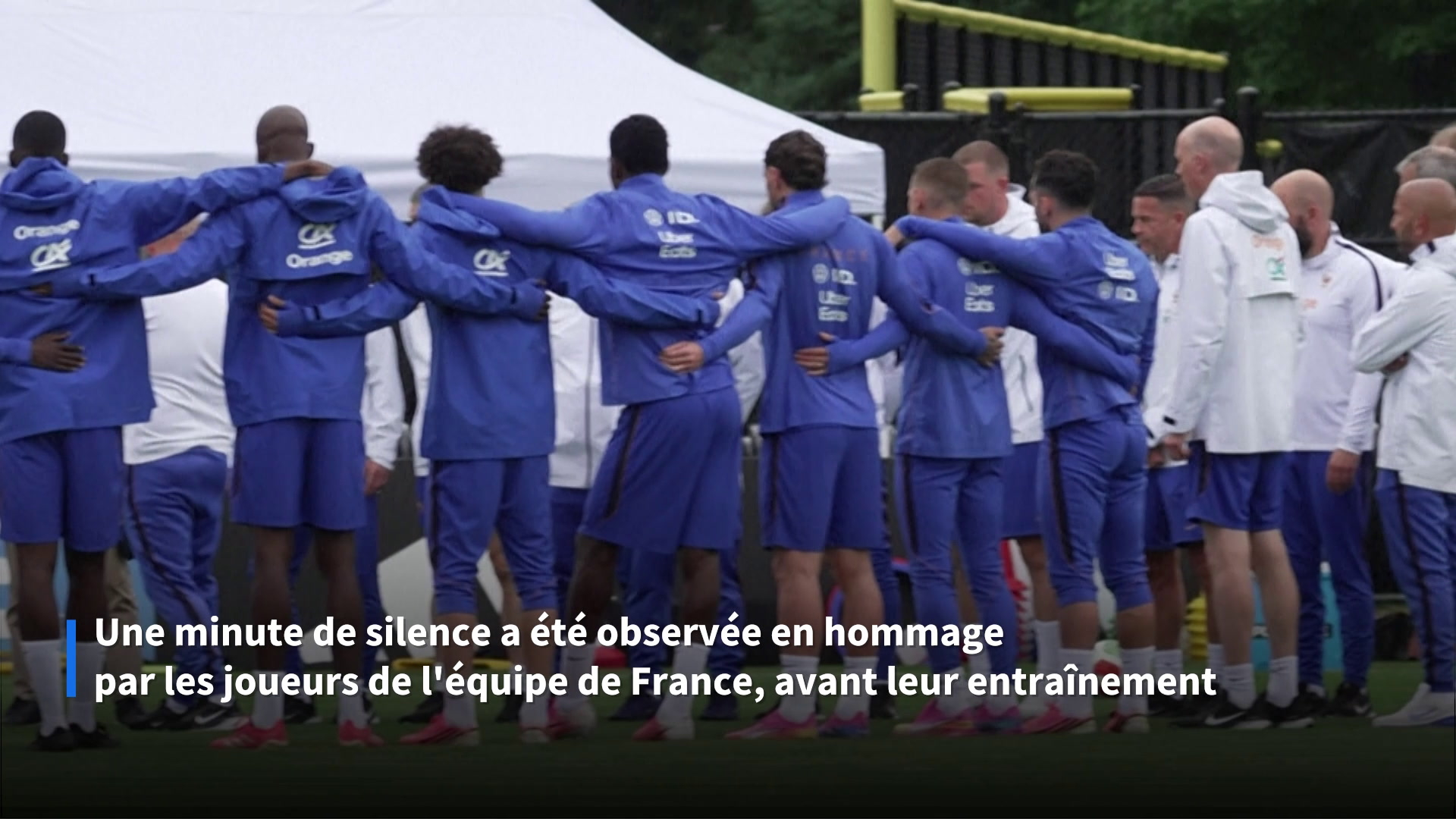 Coupe du monde 2026: les Bleus observent une minute de silence en hommage à la mère de Didier Deschamps