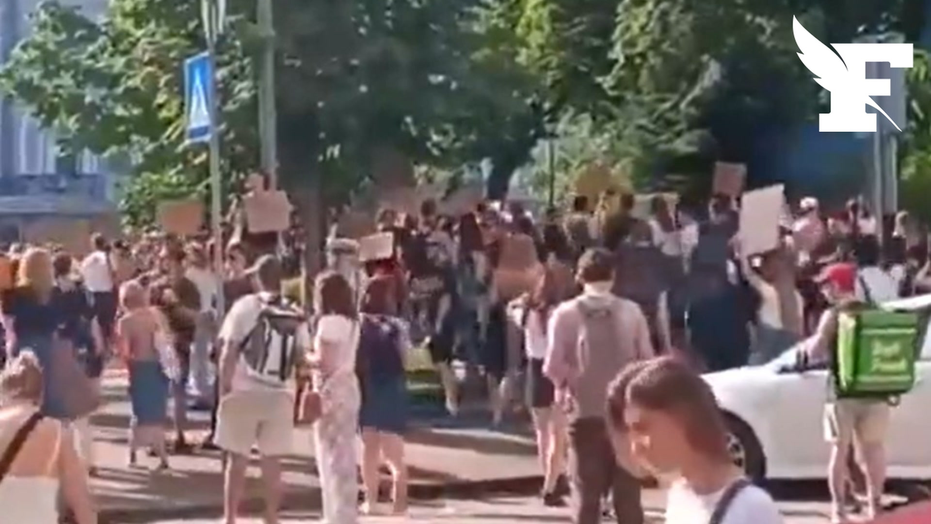 Ukraine: les images d'une manifestation contre la démission du ministre de la Défense à Kiev