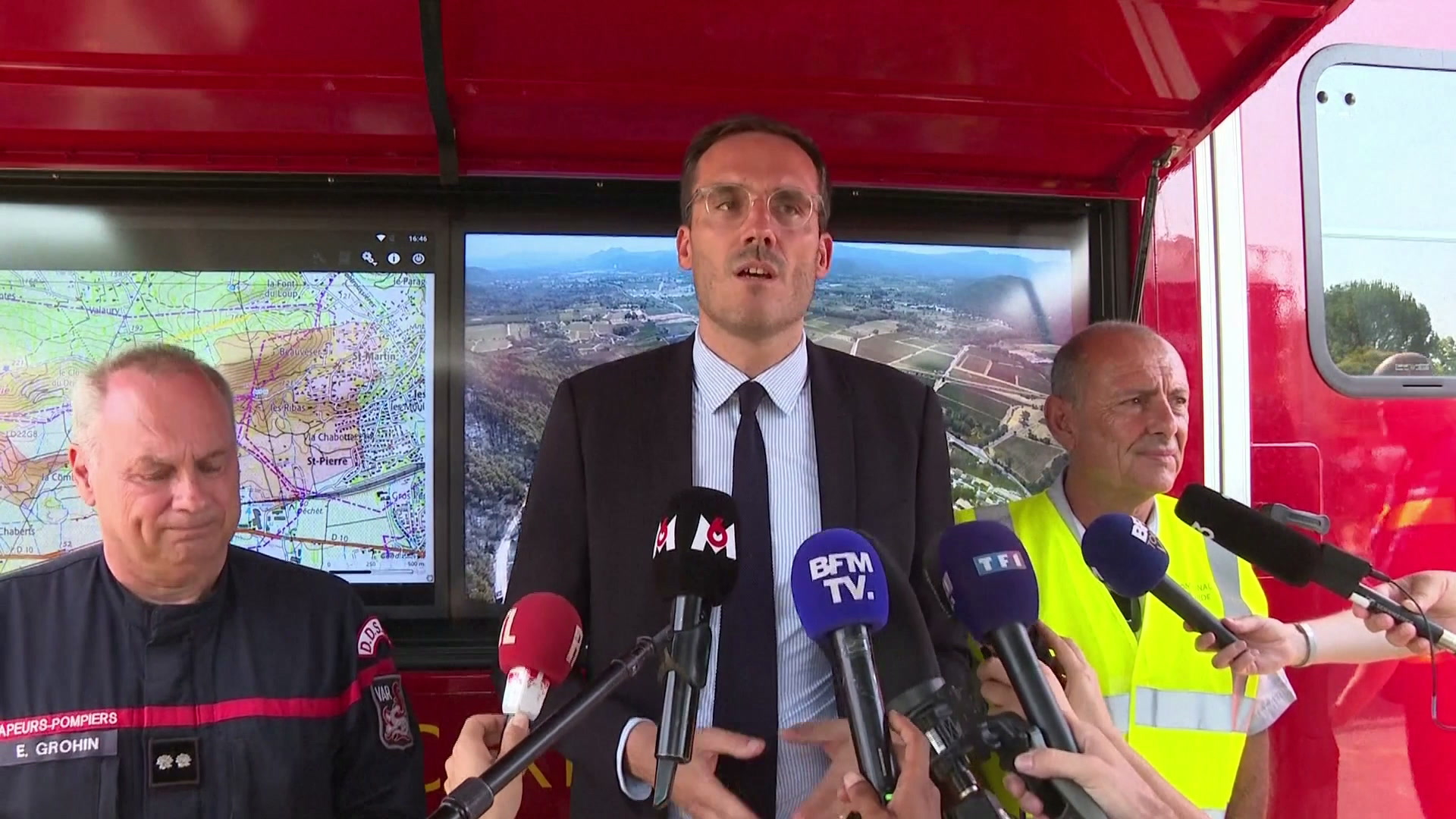 Incendies : «nous avons bon espoir de fixer le feu cette nuit» annonce Simon Babre, préfet du VAR