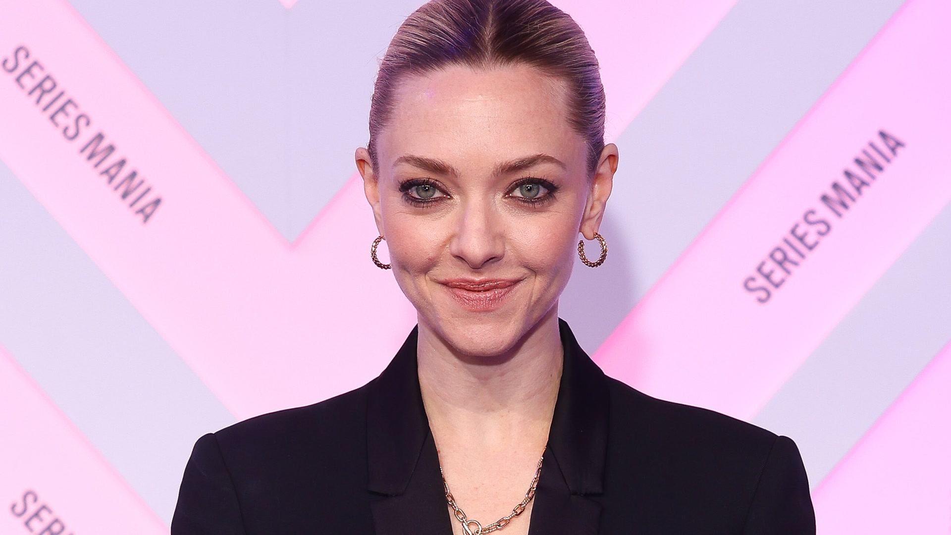 Amanda Seyfried sous la pluie (et le feu des projecteurs) à Série Mania !