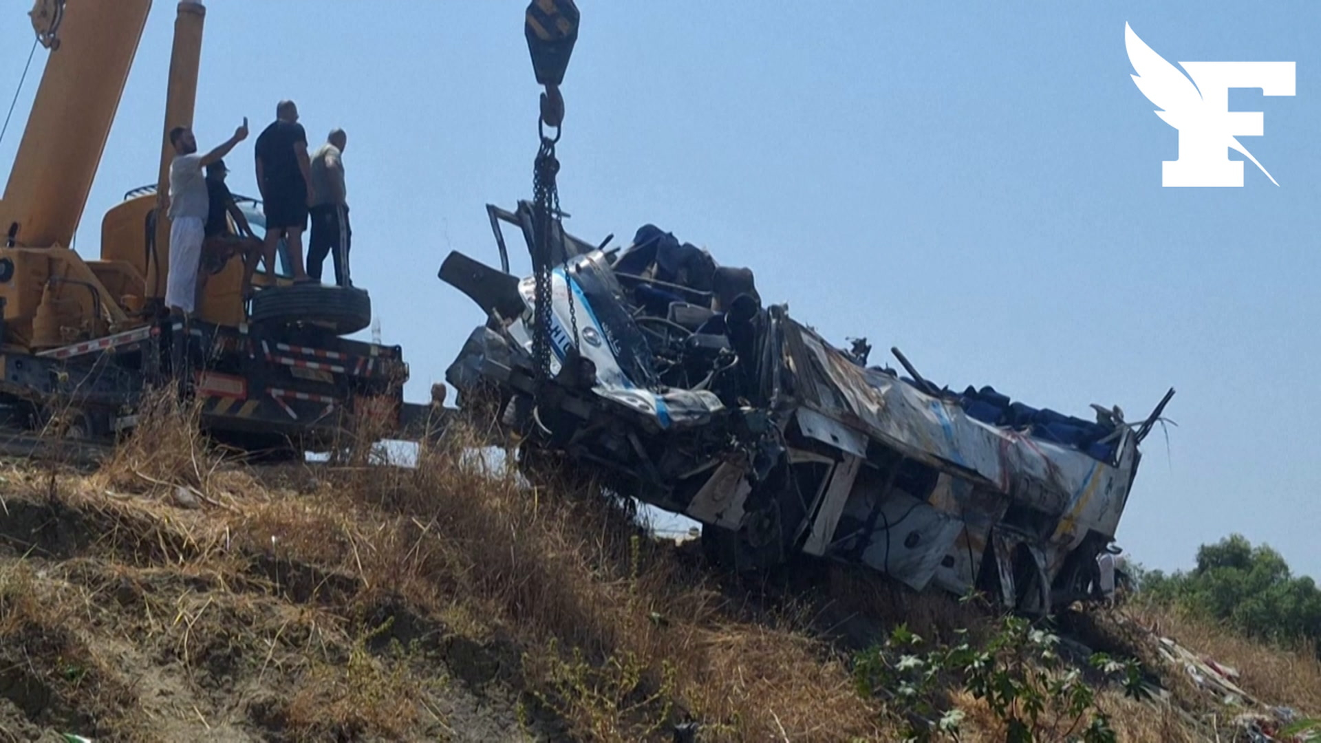 Algérie : au moins 25 morts et 44 blessés après la sortie de route d'un autocar