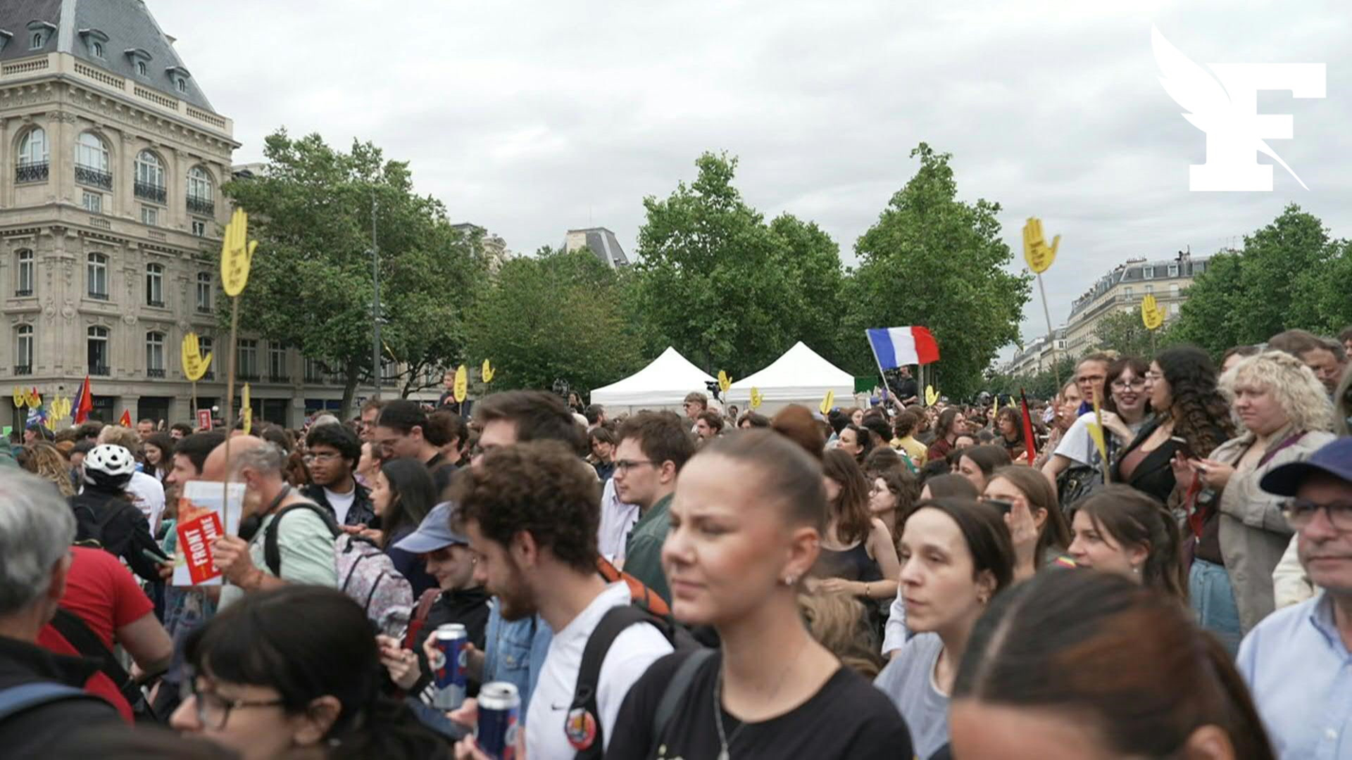 Législatives: les images du rassemblement contre l’extrême droite à Paris