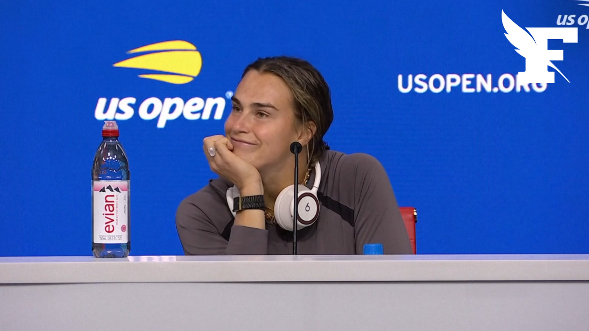 «Question suivante» : Aryna Sabalenka interrompt un journaliste après une question suggérant qu'elle fait la fête au lieu de s'entraîner