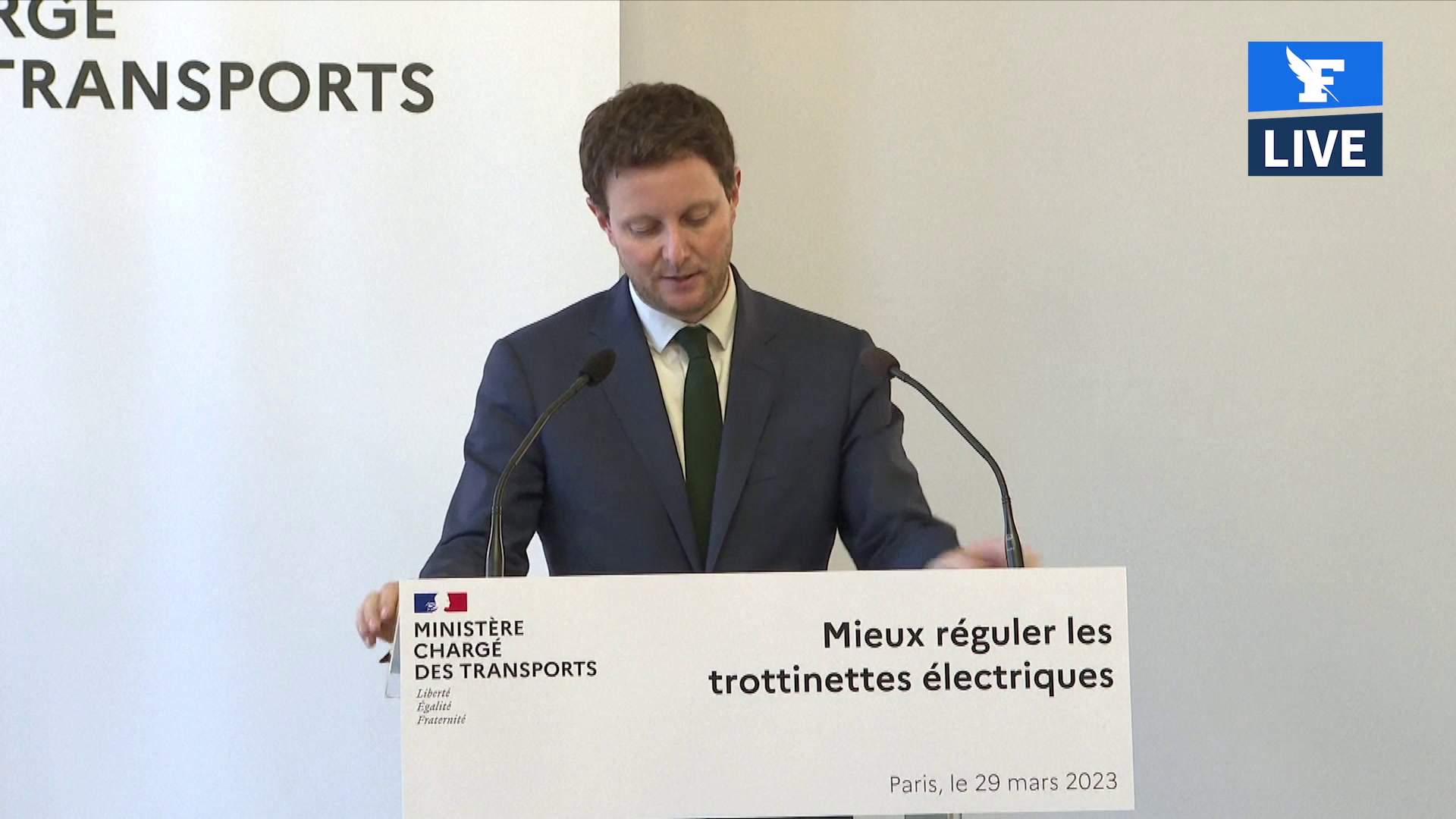 Clément Beaune annonce le «relèvement par décret de l'âge minimum d'utilisation des trottinettes électriques de 12 ans à 14 ans»