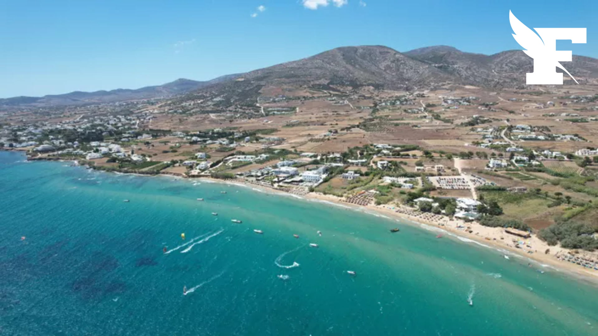 Un incendie sur l'île grecque de Paros entraîne l'évacuation préventive des touristes et des locaux