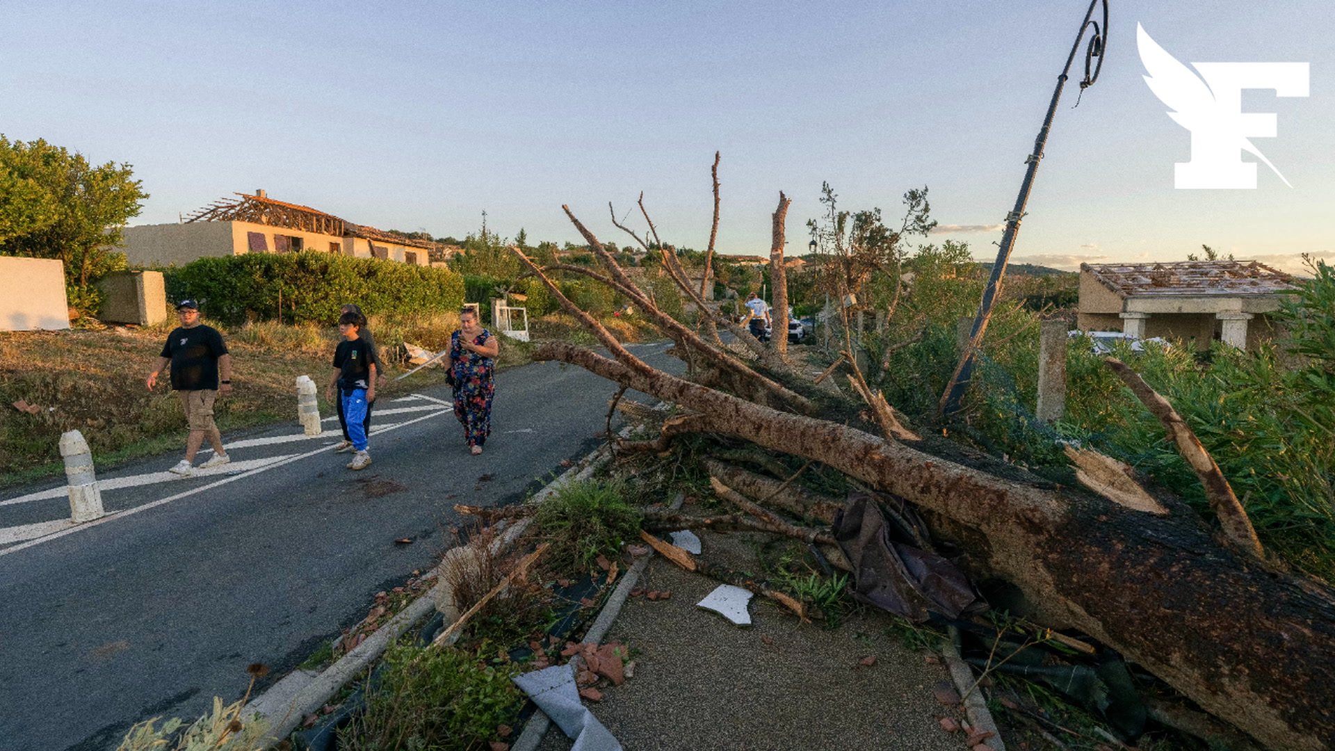 En Images : les images des dégâts après le passage d'une tornade près de Carcassonne