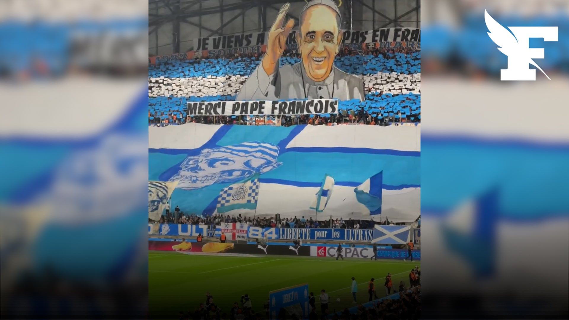 Les images de l'immense tifo déployé par les supporters de l'OM en hommage au pape François