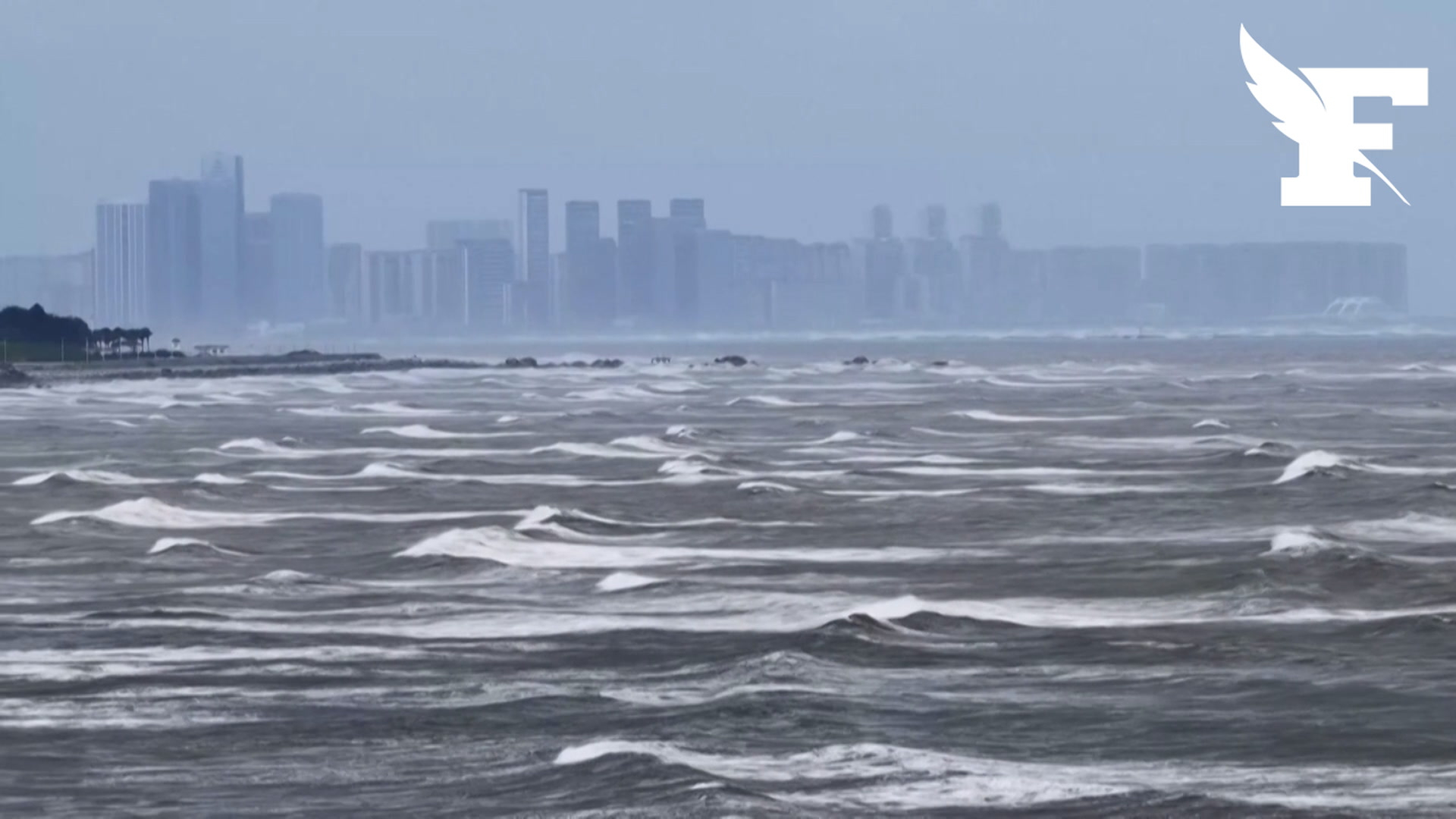 Chine : vents violents et pluies diluviennes balaient le pays après le passage du typhon Noul