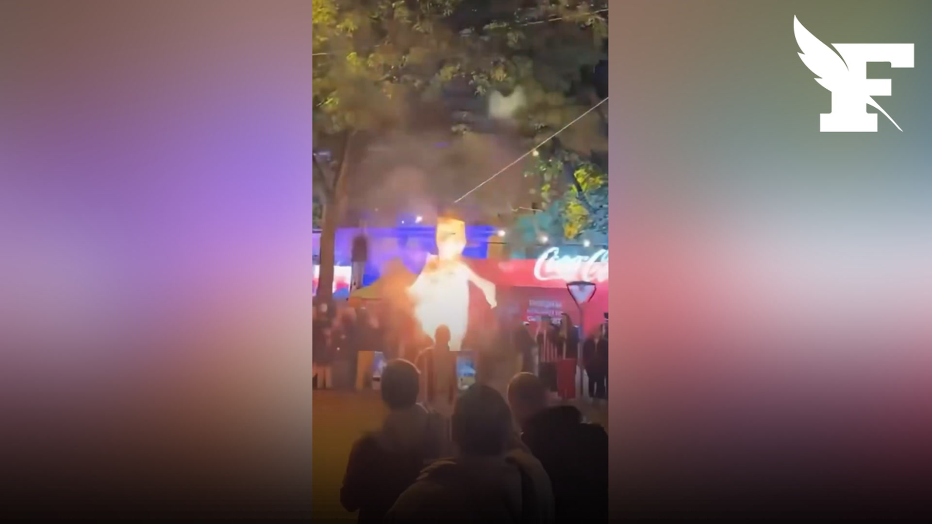 Des Paraguayens brûlent un mannequin à l'effigie de Kylian Mbappé