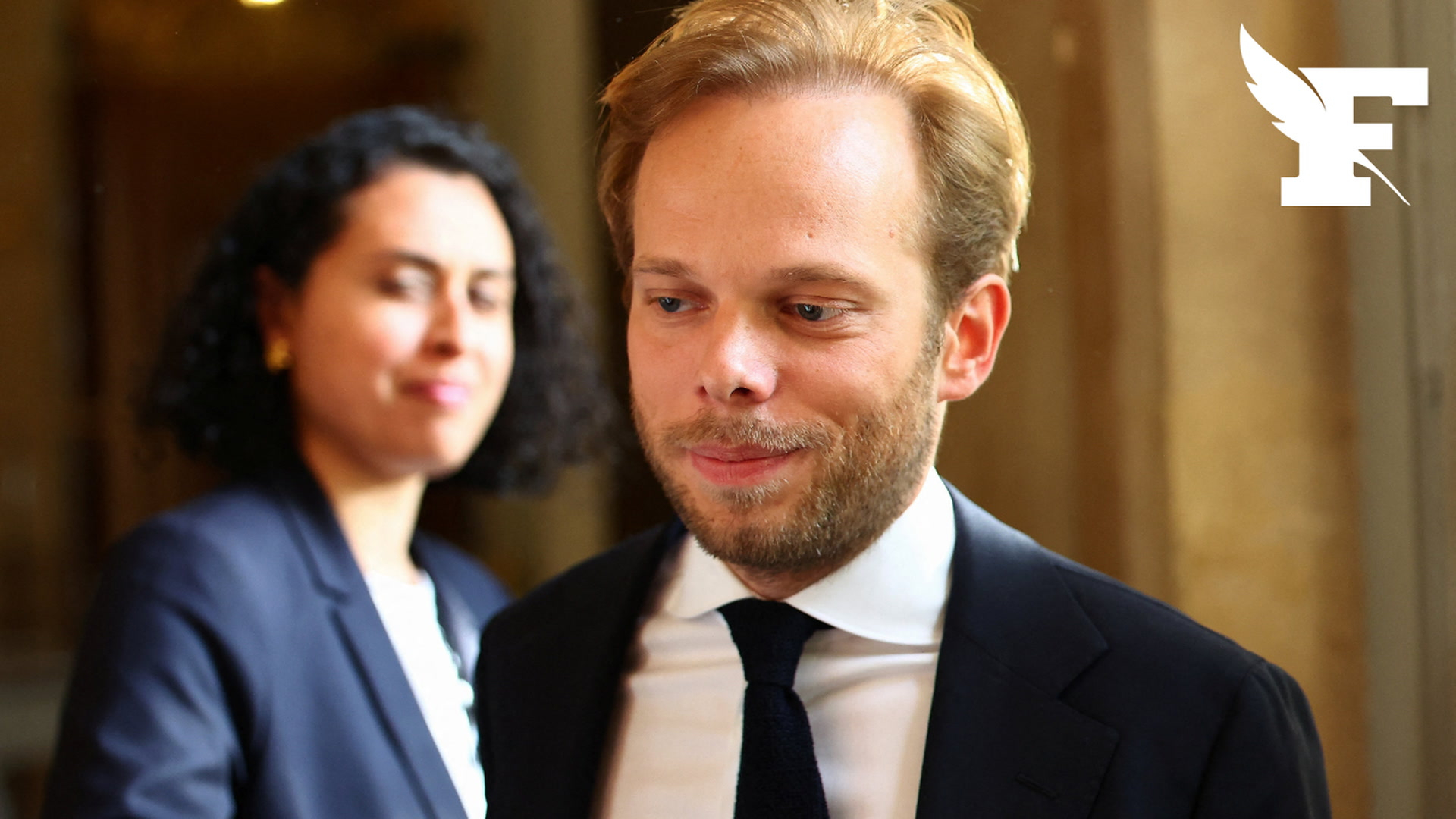 Commission sur l’audiovisuel public : le rapporteur Charles Alloncle et Lagardère News visés par une plainte