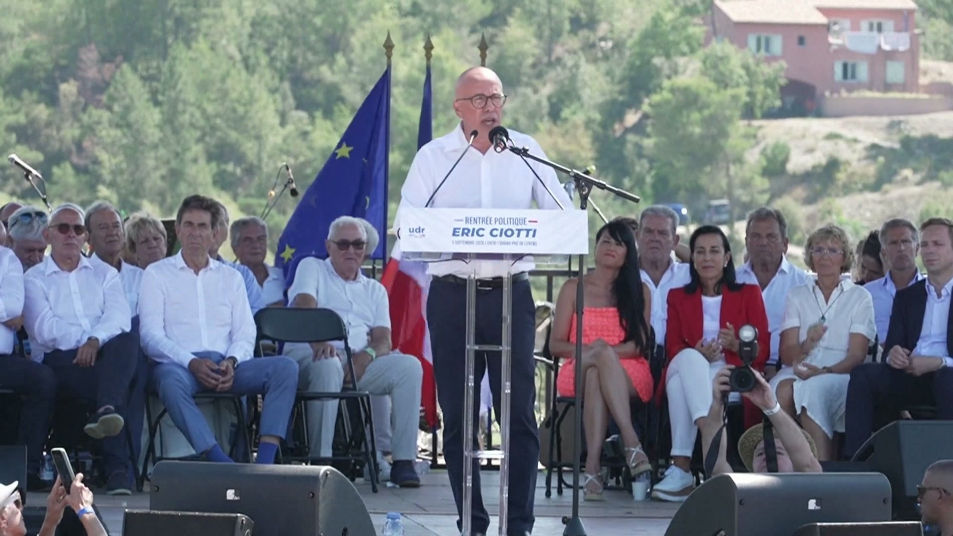 Présidentielle 2027 : «Je soutiendrais avec loyauté, avec détermination, avec engagement, la candidature de Marine Le Pen», scande Eric Ciotti