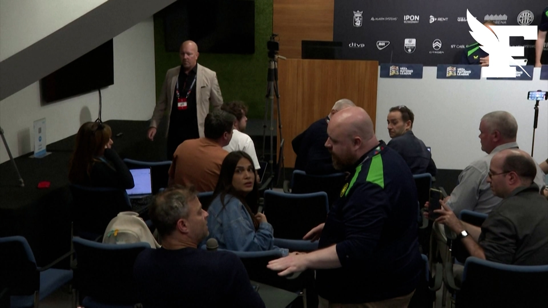 «Vos joueurs traitent nos joueurs de singes»: vives tensions lors de la conférence de presse avant Irlande-Israël