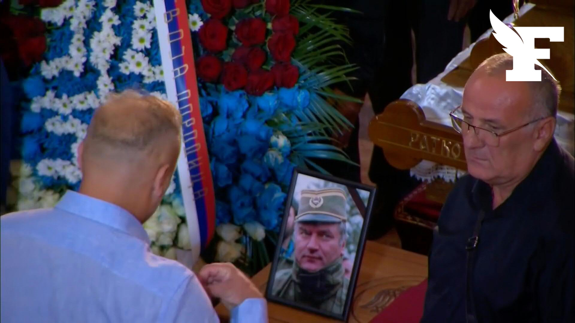 Des milliers de Serbes font la queue pour rendre hommage au cercueil de Ratko Mladic, le «Boucher des Balkans»
