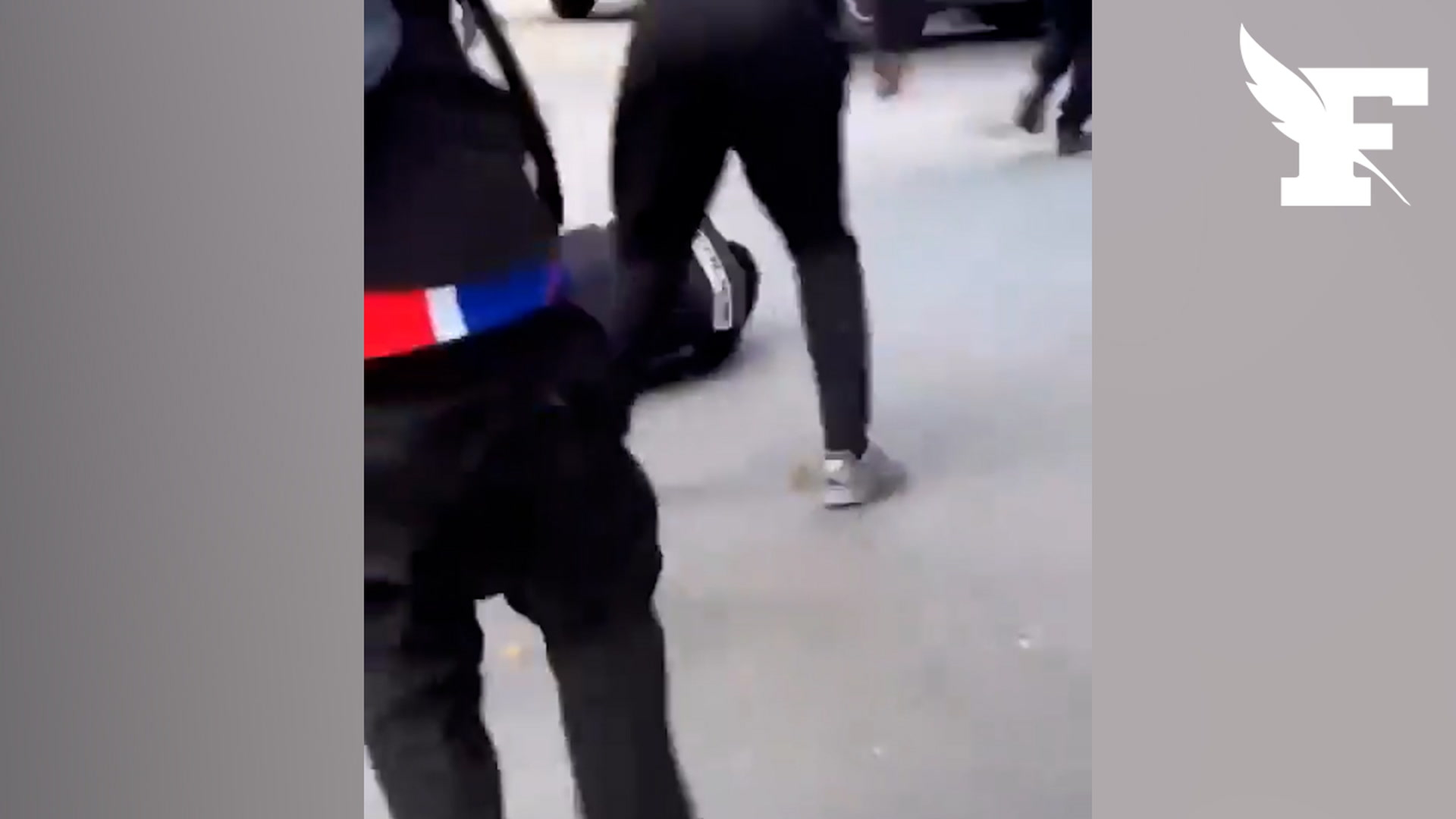 Paris: les images de l’agression d’une policière en marge d’une manifestation lycéenne