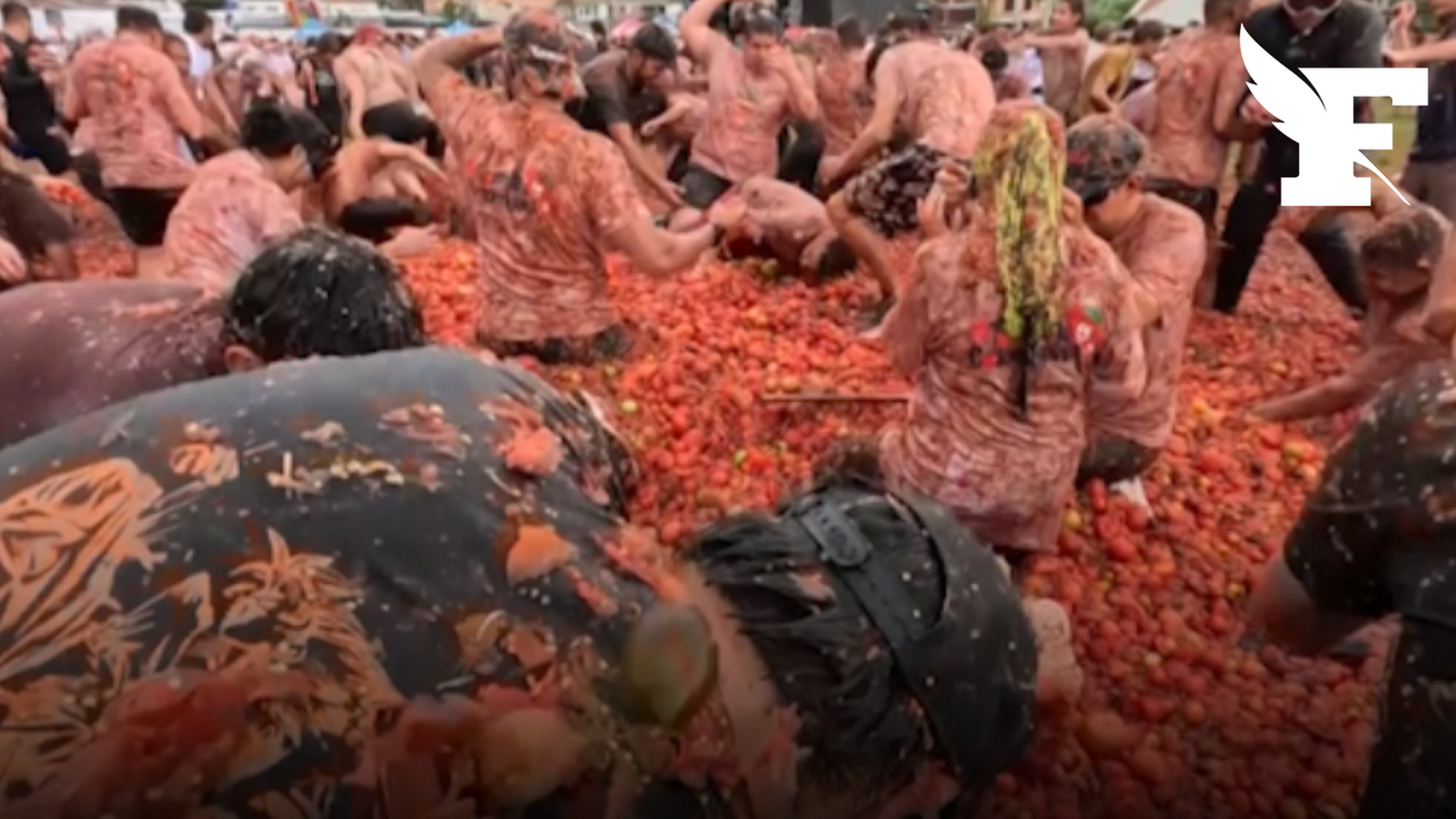 En Colombie, les habitants de Sutamarchan se lancent des tomates pour célébrer l’agriculture de la région