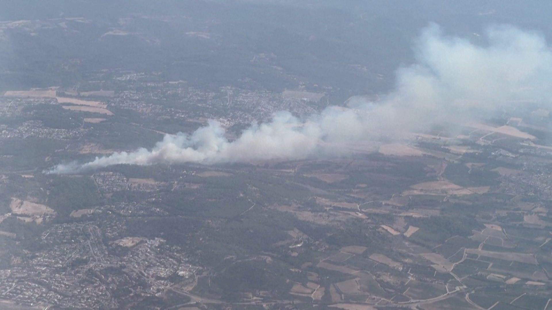 Les images de l'incendie qui s'est déclaré sur l'A61 près de Carcassonne